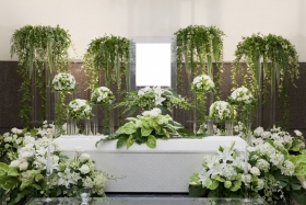 思いを込めた生花祭壇で心に残るセレモニーを演出いたします