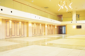 家族葬から一般葬まで対応の快適斎場~中央霊堂~