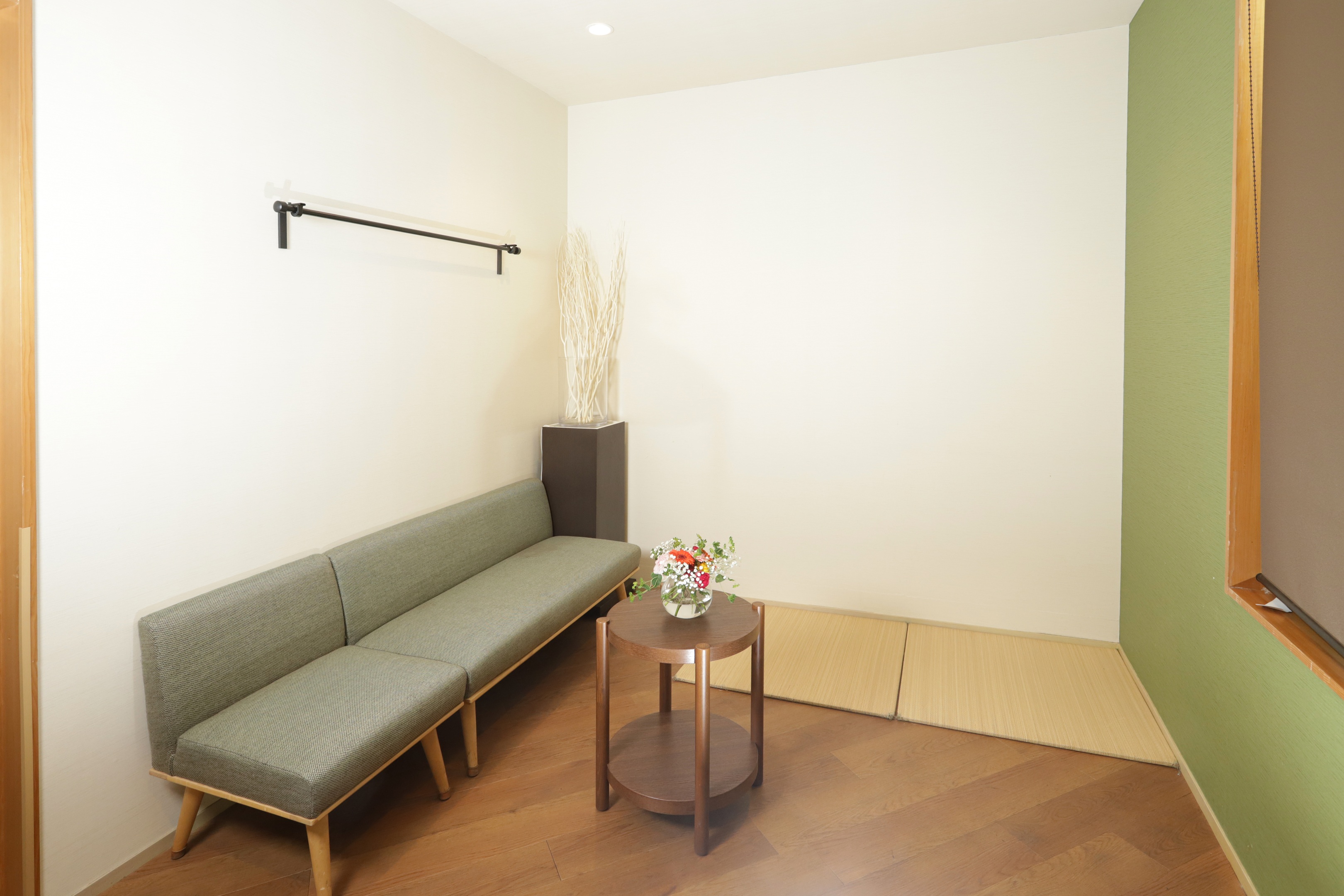 ファミマール　　東大阪ホール