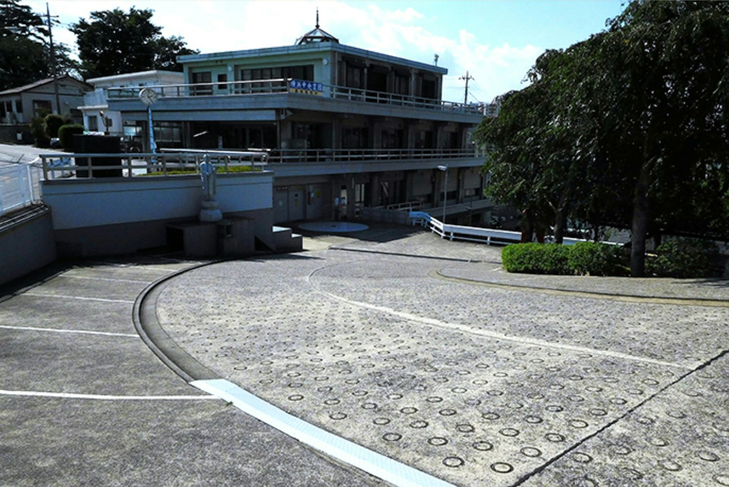 横浜中央霊園六角堂