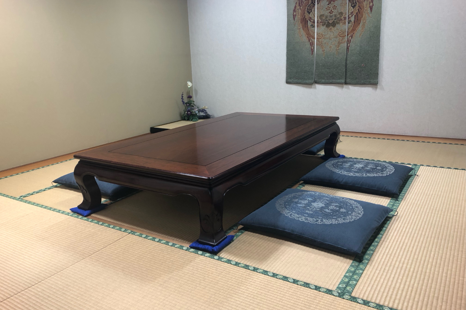 横浜中央霊園六角堂