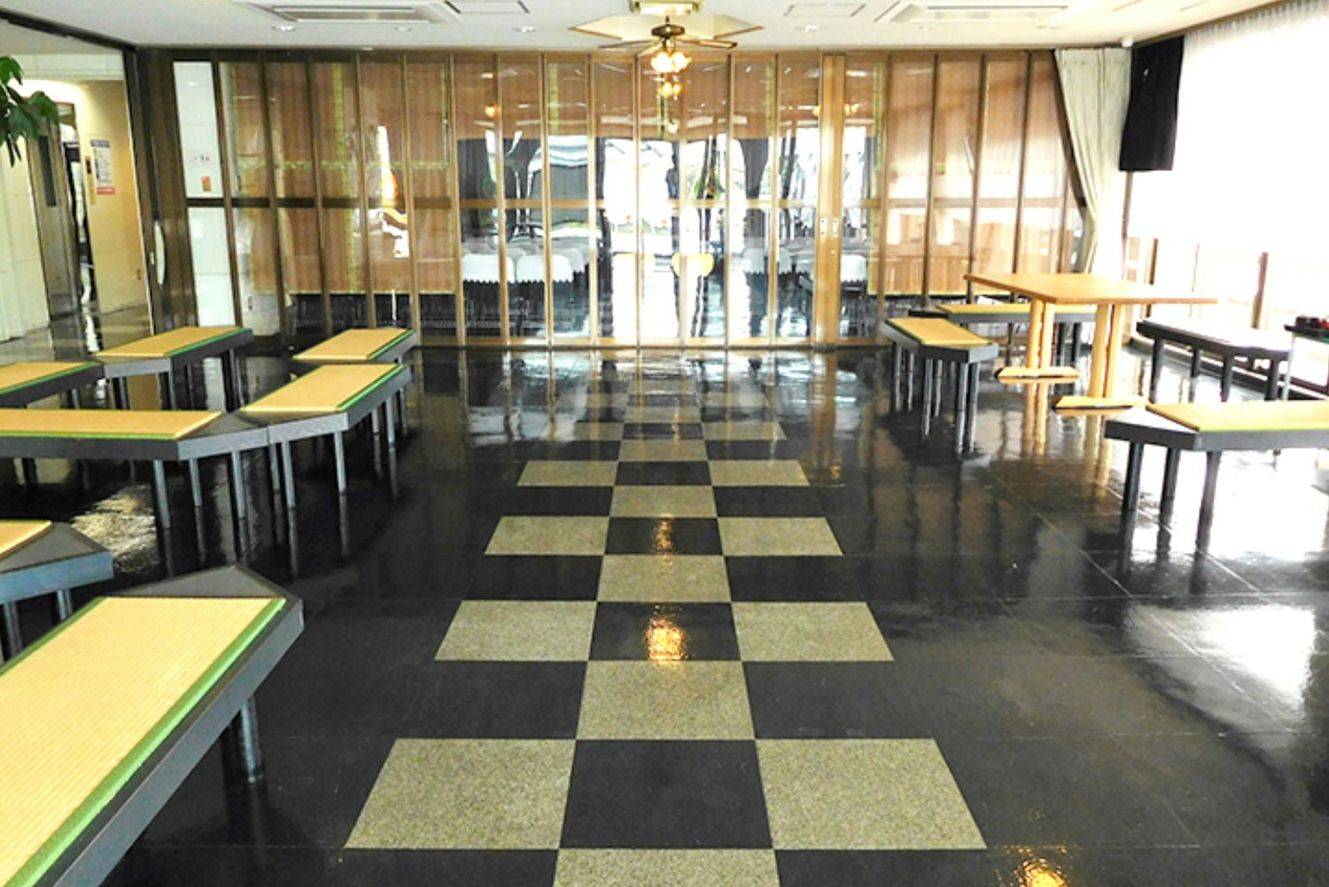 横浜中央霊園六角堂