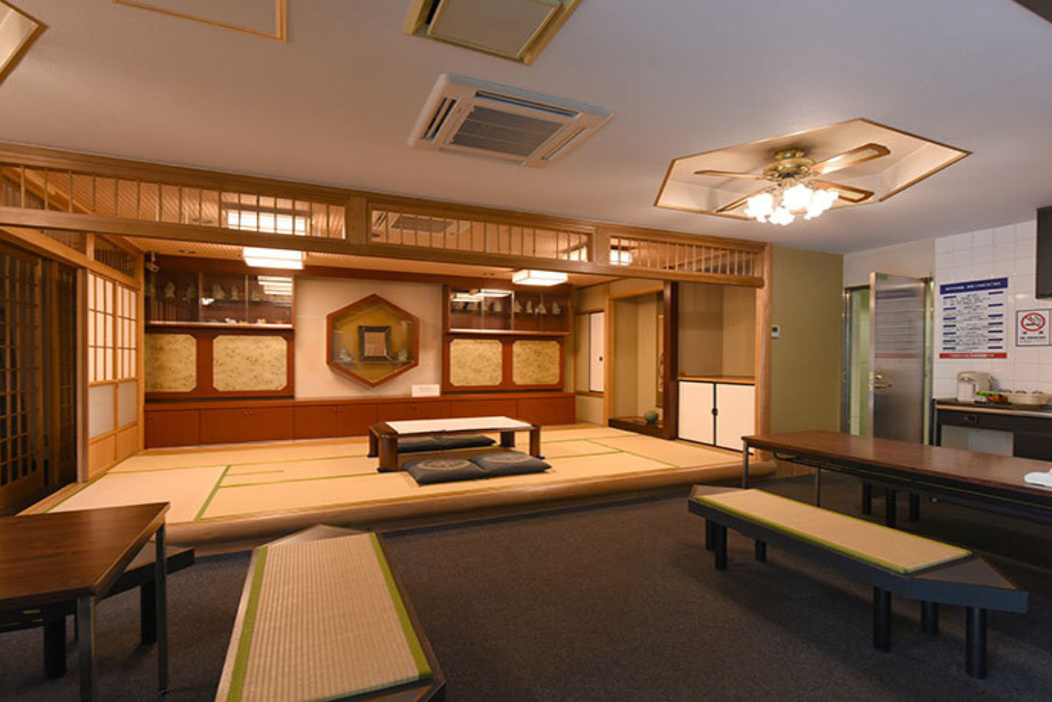 横浜中央霊園六角堂