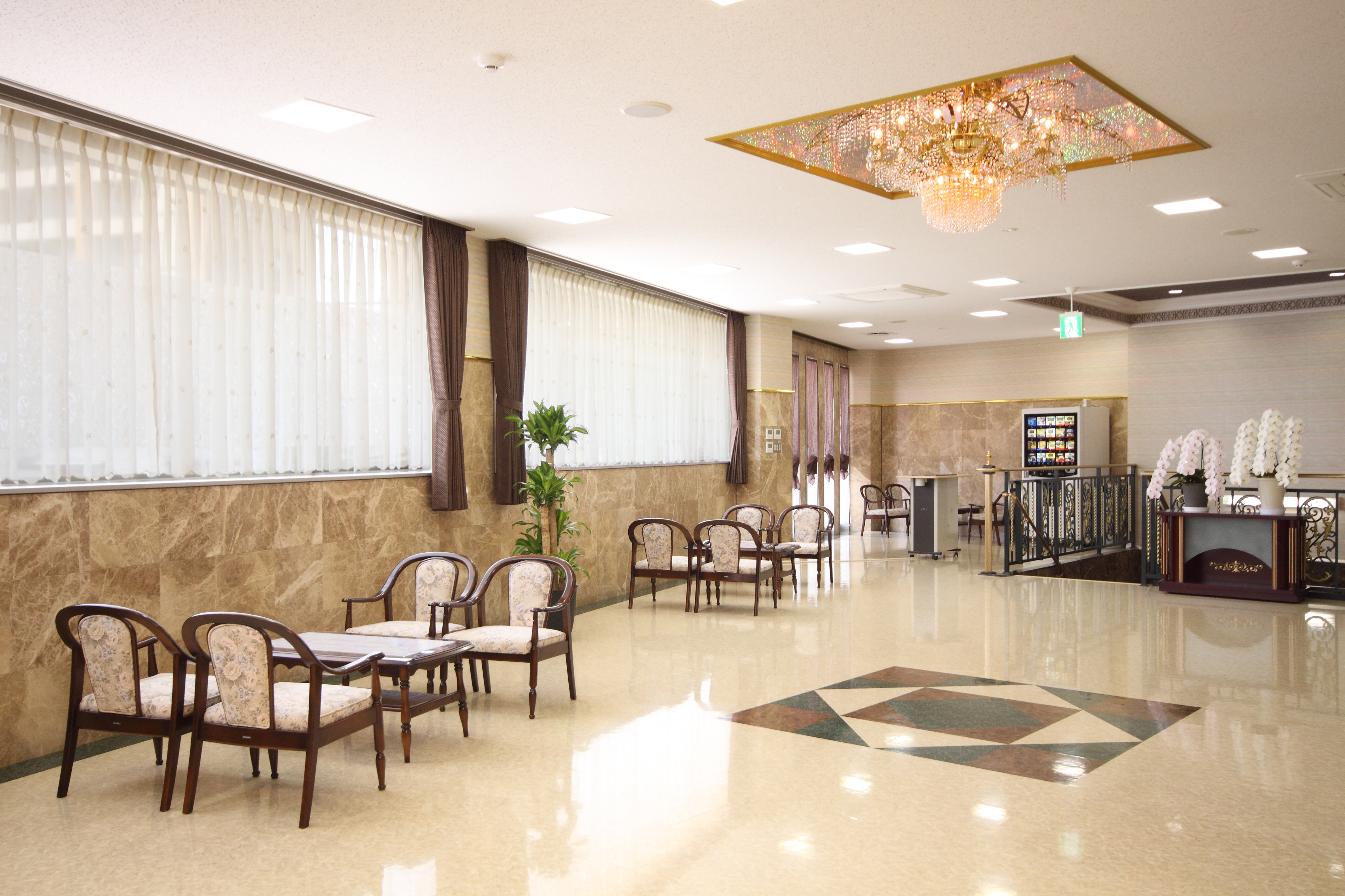 大神宮下駅ホール