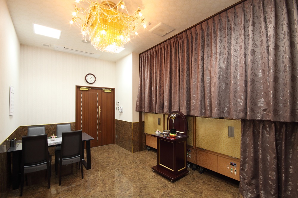 大神宮下駅ホール