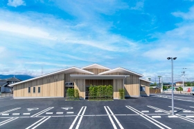 お住まいの近くに大小の式場を備えた斎場を完備