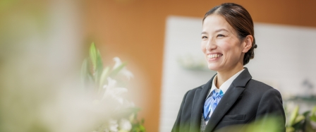 耳をかたむけ、心によりそう。悔いのないお葬式は 明善社。