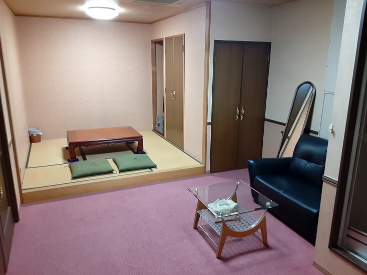 アザレア・ホール