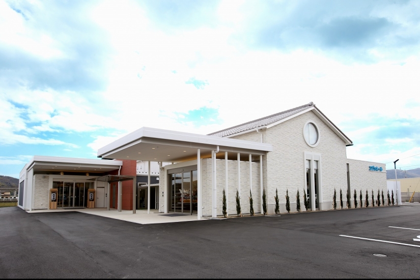 サカエ　エヴァホール