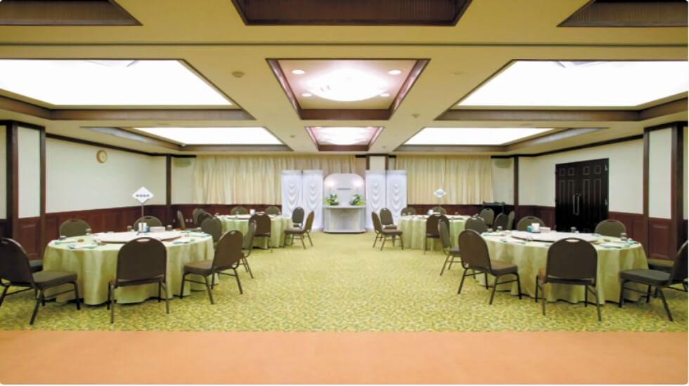 ナウエルホール川西