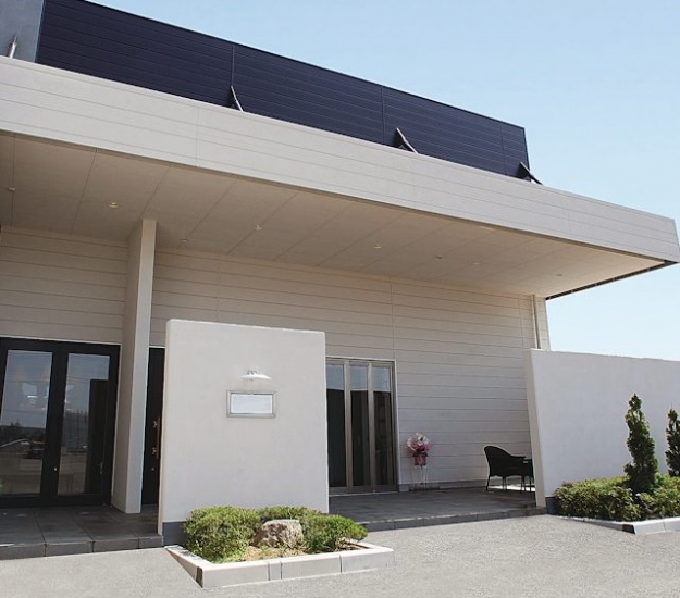 ダビアスリビング燕