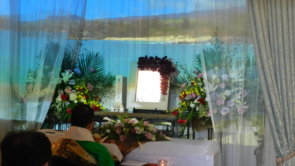 くじら葬祭　ホール