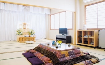 天国社春日会館