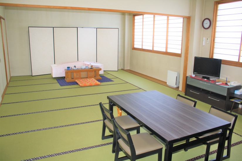 天国社春日会館