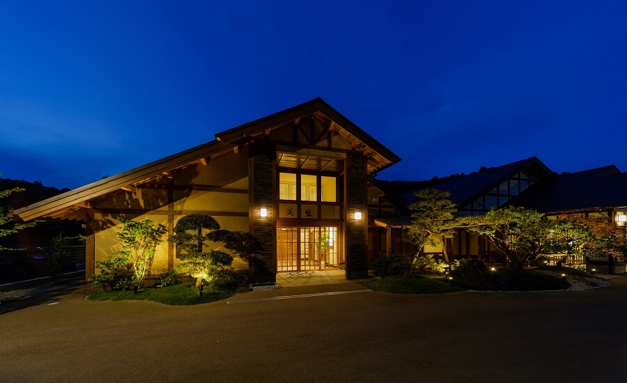 日生中央飛翔殿