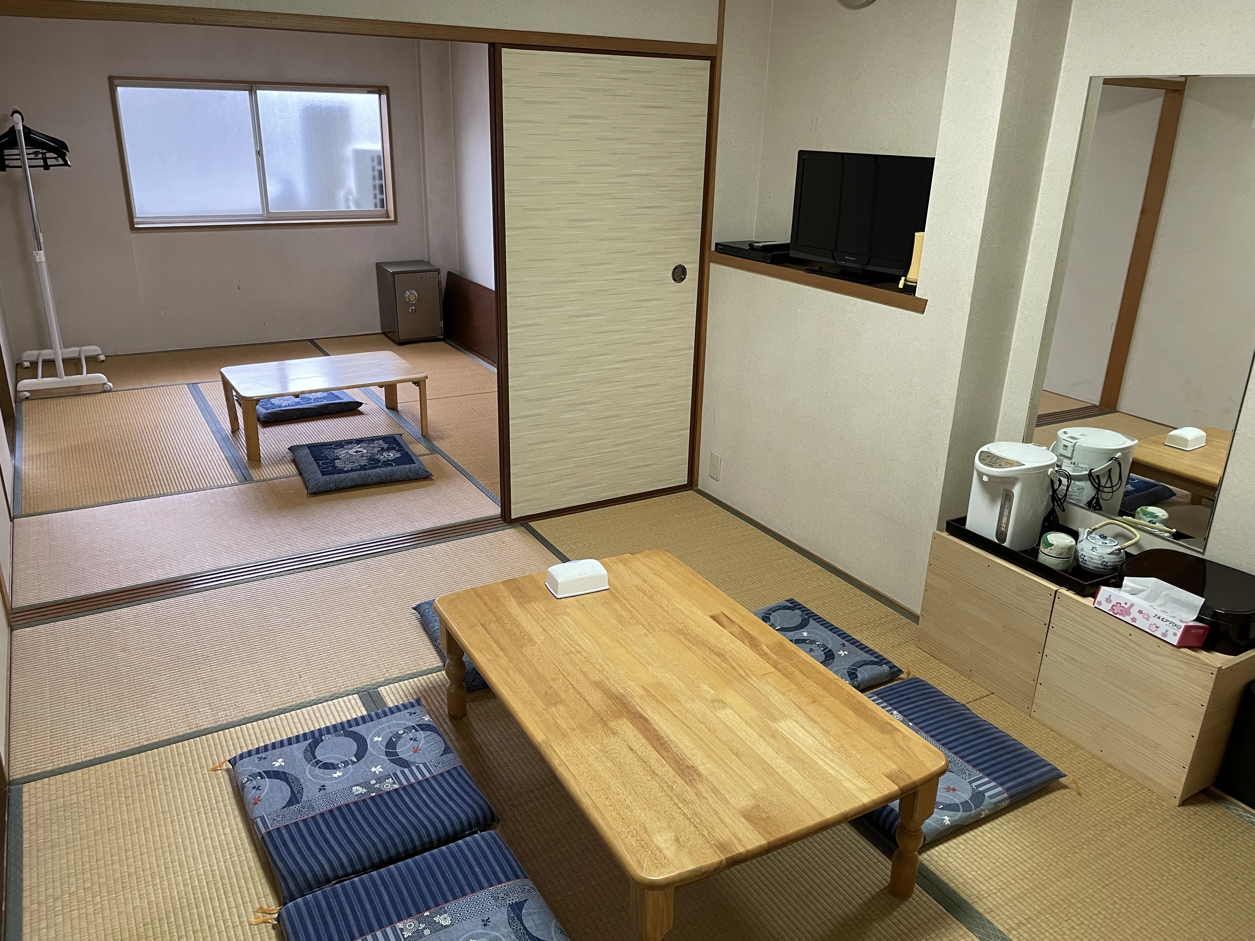 有限会社　荘厳社